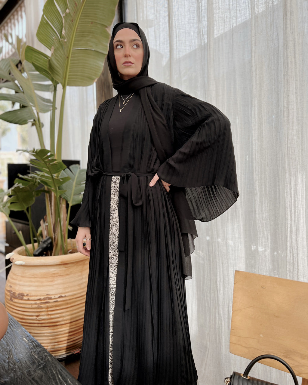 Black pleated kaftan - Modesty