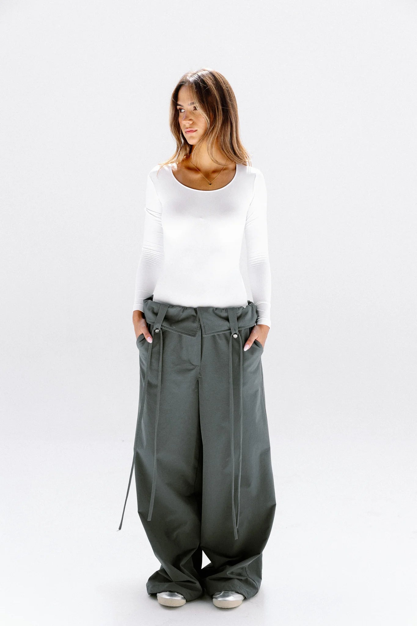 F25-P23 THE STORM PANTS - AED
