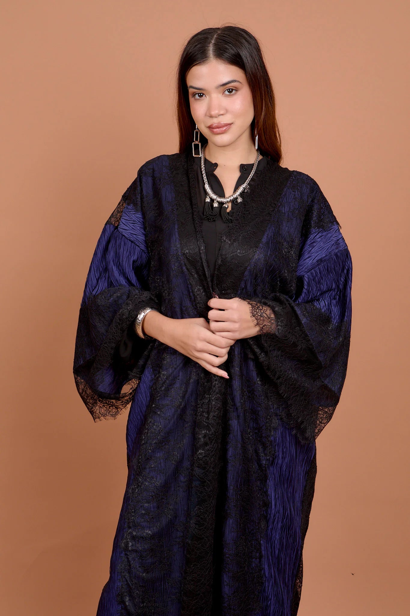Satin & Lace Kimono - Nahla el alfy