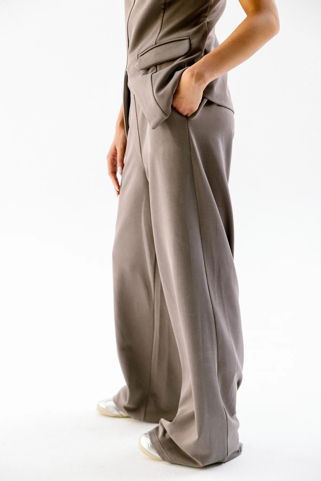 W25-P19 The base form pants - AED